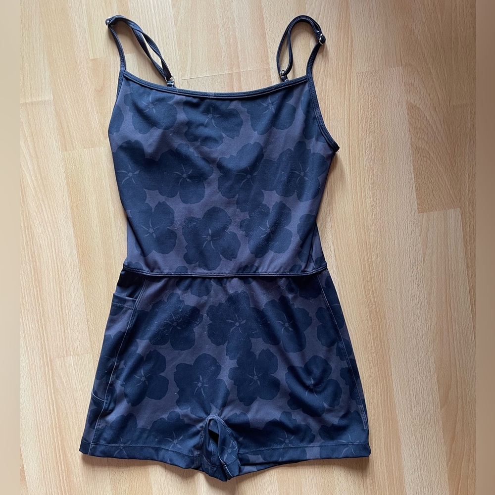Benoa 3” Active Romper - Floral Camo
Medium